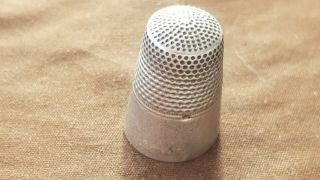 1800 Hundreds Solid Silver 3.  39g Thimble In Uncleaned.  L105r
