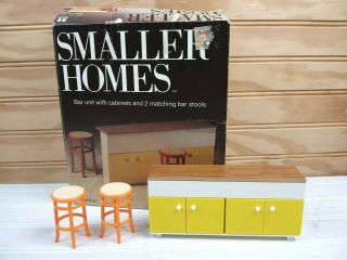 Vtg Tomy Smaller Homes Bar Cabinet Stools Dollhouse Doll Furniture 2408