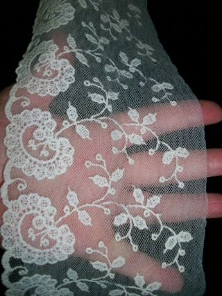 Vintage Old Wide Off White Or Ivory Color Floral Net Lace 4 Feet,