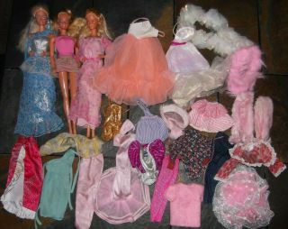 3 Vintage Barbie Dolls W/ 22pc Set Of Assorted Clothes