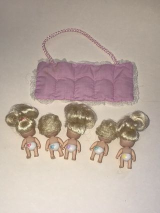 Vintage TYCO QUINTS Blonde Tiny 5 Baby Dolls Set 1990 Pink Bunting Blonde Bed 4