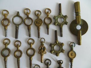 GOOD SELECTION OF ANTIQUE WATCH KEYS 4