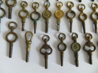 GOOD SELECTION OF ANTIQUE WATCH KEYS 5