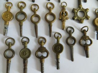 GOOD SELECTION OF ANTIQUE WATCH KEYS 6