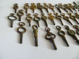 GOOD SELECTION OF ANTIQUE WATCH KEYS 7