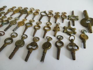 GOOD SELECTION OF ANTIQUE WATCH KEYS 8