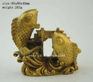 China Fengshui Brass Auspicious Wealth Golden Fish Water Spray Pearl Statue B02