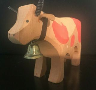 VINTAGE WOODEN HAND CARVED BOVINE COW WITH BELL AND UDDER 8 INCHES LONG 2