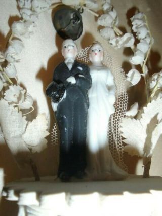 VINTAGE 1930s 40s BISQUE BRIDE & GROOM WEDDING CAKE TOPPER SUGAR BASE 4