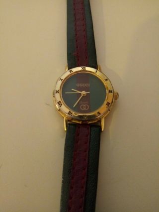 Vintage Gucci 9000 L Red Green Gold Dial Roman Swiss Quartz Watch Battery