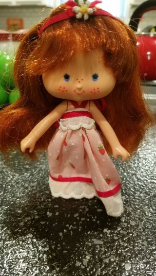 Vintage Strawberry Shortcake Berrykin Doll Dressed In Berry Wear Kenner 1985