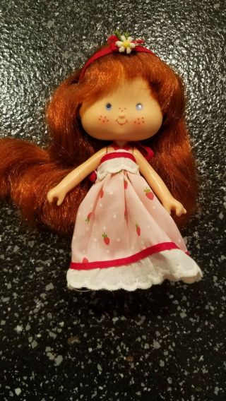 Vintage Strawberry Shortcake Berrykin Doll dressed in Berry Wear Kenner 1985 4