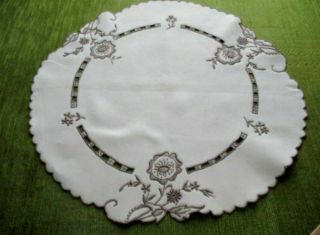 Vintage Madeira Table Center - Hand Embroidered - Linen -