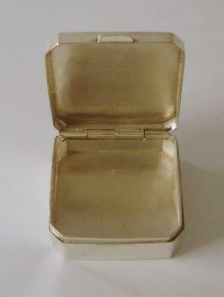 An Unusual Vintage Sterling Silver Snuff Box 42 Grams 4