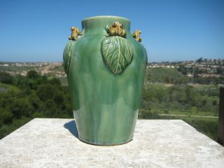 Antique Art Deco Green Pottery Vase With Four Frogs On Leaves C.  1940 Very Rare