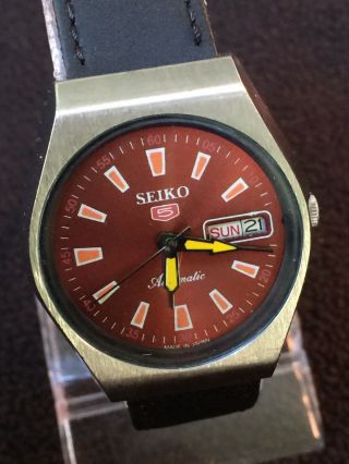 vintage seiko 5 men ' s day/date automatic,  Red Face,  Orange Dail 35mm 3