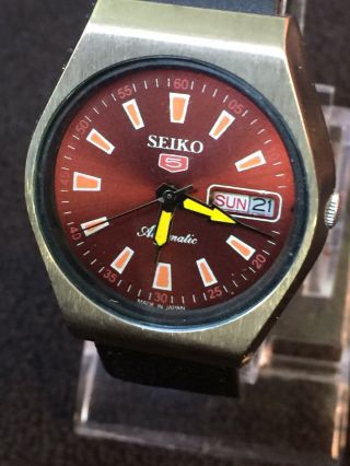 vintage seiko 5 men ' s day/date automatic,  Red Face,  Orange Dail 35mm 4