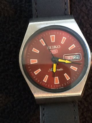 vintage seiko 5 men ' s day/date automatic,  Red Face,  Orange Dail 35mm 6
