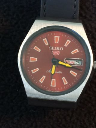 vintage seiko 5 men ' s day/date automatic,  Red Face,  Orange Dail 35mm 7