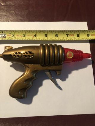 Vintage 60 ' s TOY Space Pilot Jet Ray Toy Gun Pistol 601Made in China.  antique 4