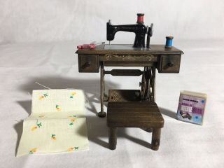 Calico Critters/sylvanian Families Vintage Sewing Machine With Accessories