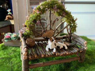 VINTAGE Miniature Dollhouse ARTISAN Log Bench Garden Cat Flowers Moss WONDERFUL 2