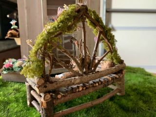 VINTAGE Miniature Dollhouse ARTISAN Log Bench Garden Cat Flowers Moss WONDERFUL 7