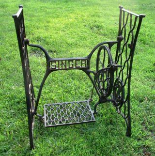 Antique Cast Iron Singer Treadle Sewing Machine Base With Treadle & Casters