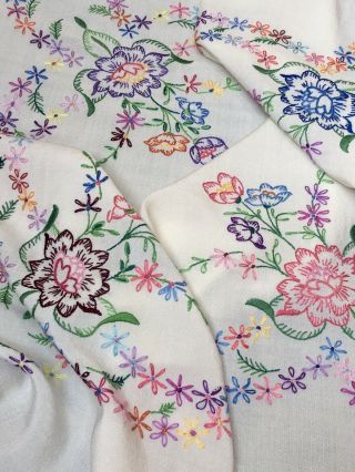 Gorgeous Hand Embroidered Vintage Linen Table Cloth 3