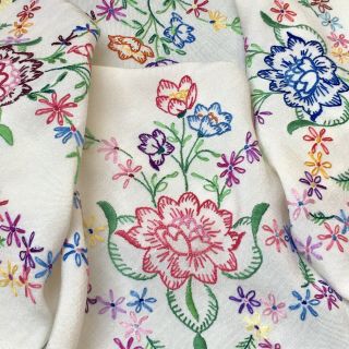 Gorgeous Hand Embroidered Vintage Linen Table Cloth 5