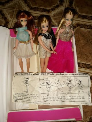 Vintage Topper Dawn Doll Case And 3 Dolls 1970 