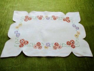 VINTAGE TRAY CLOTHS - HAND EMBROIDERED - COL.  x 4 - LINEN 3