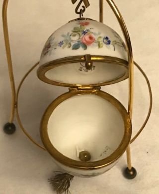 Antique 19th Century Palais Royal French Opaline Glass Egg - Shaped Trinket Box. 4