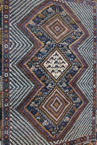 A Brilliant Old Handmade Qashqai Oriental Wool On Wool Rug (195 X 140 Cm)
