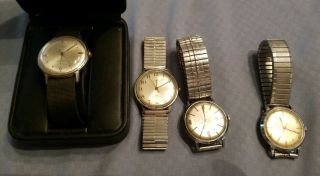 4 Mens Vintage Timex Quartz Watches (not)