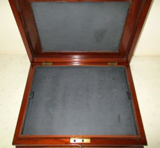 LOVELY USEFUL VICTORIAN MAHOGANY & BRASS TABLE TOP BOX with tray & key 4