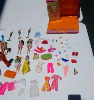 Vintage Dawn And Her Friends Doll Case With Dolls,  clothing and accessories 6