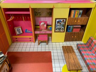 Barbie Dream House Vintage Mattel / Fold Up Doll House,  Furniture 2