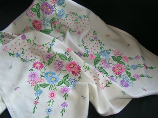 B ' FUL VTG RICHLY HAND EMBROIDERED COLOURFUL SPRING FLOWER & DOT LINEN TABLECLOTH 2