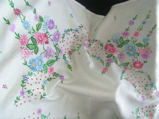 B ' FUL VTG RICHLY HAND EMBROIDERED COLOURFUL SPRING FLOWER & DOT LINEN TABLECLOTH 4