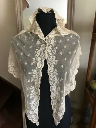 Stunning Antique ladies LACE SHAWL Needle work application - Bunches of flowers 6