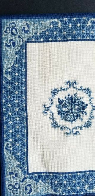 VINTAGE BLUE AND WHITE VERY FINE GAUGE NEEDLEPOINT DOLLHOUSE RUG 91/2 X 8 