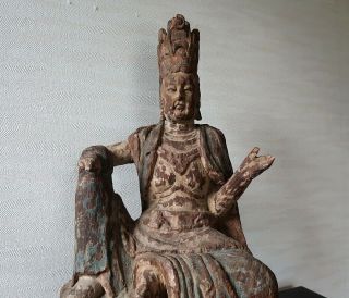MUSEUM QUALITY CHINESE A POLYCHROMED WOOD FIGURE OF GUANYIN MING DYNASTY 5