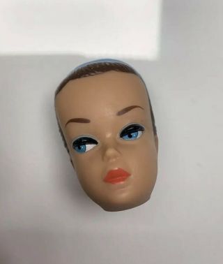 VINTAGE 1960s MATTEL FASHION QUEEN BARBIE DOLL HEAD WITH 3 WIGS ON STAND 2