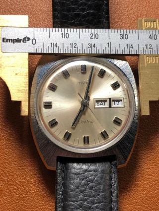 Vintage Timex Men ' s Day Date Electronic Watch 4