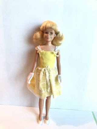 Lovely Vintage Skipper Skooter Blonde Doll W Flower Girl Outfit