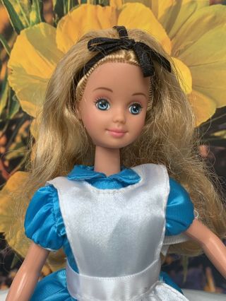 1998 Barbie Skipper Doll Alice In Wonderland 21933 Mattel