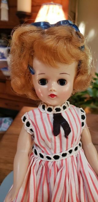 Vintage Vogue Jill Doll In Tagged Dress & Sunglasses 2