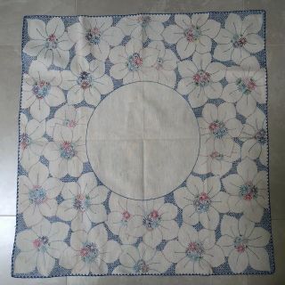 Gorgeous Vintage Hand Embroidered Linen Tablecloth 34”x35” 2