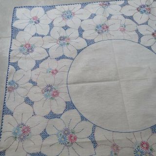 Gorgeous Vintage Hand Embroidered Linen Tablecloth 34”x35” 5